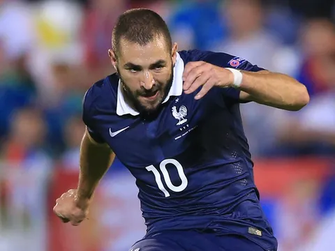 Benzema lên tiếng cầu cứu, xin truyền thông buông tha