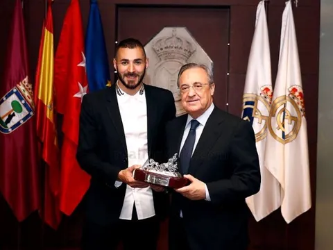 Benzema xuất hiện lịch thiệp trong ngày kí hợp đồng mới
