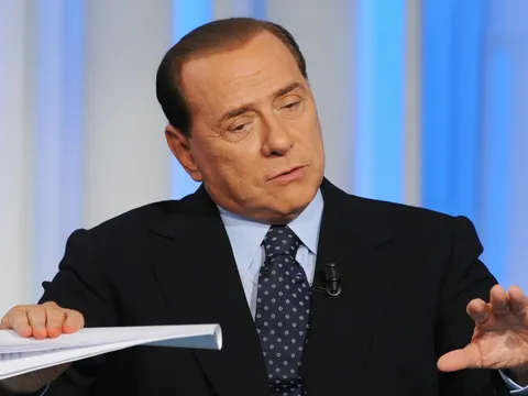 Berlusconi: “Nhìn Milan thi đấu mà tôi phát bệnh!”