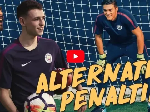 Bernardo Silva thi đá penalty với Phil Foden