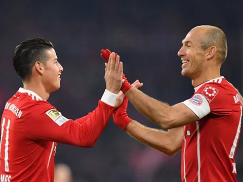 Bị Arsenal chèo kéo, sếp lớn Bayern phải "nài nỉ" cái tên này đừng ra đi