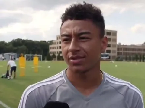 Bị "hỏi xoáy", Lingard "đáp xoay" hoàn hảo, giữ thể diện cho Man Utd