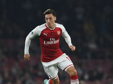 Bị loại khỏi đội hình Arsenal, đây là phản ứng của Ozil