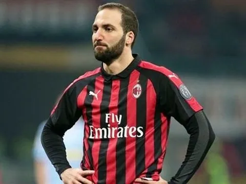 Bị loại khỏi đội hình Milan, Higuain sắp tới Chelsea?