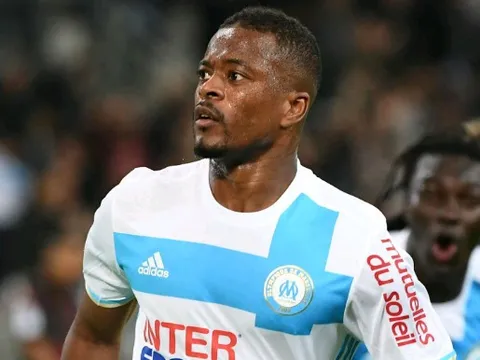 Bị Marseille hắt hủi, Evra vẫn đắt hàng