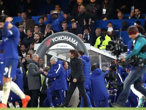 Bị Mourinho trách móc, Conte giải thích lí do không bắt tay sau trận