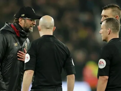 Bị suy diễn sau hành động mắng trọng tài, Klopp chỉ biết... cạn lời