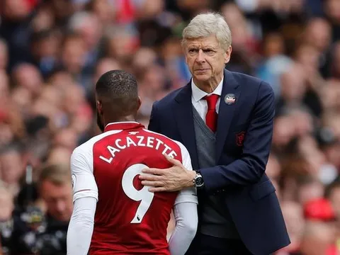 SỰ THẬT nào trong vụ Wenger "ghét" Lacazette?