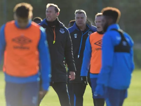 Big Sam trầm lắng trong buổi tập đầu tiên tại Everton