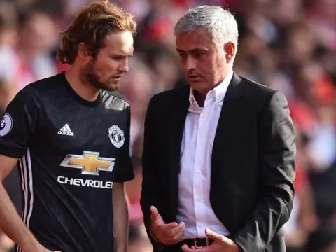 Blind: "Mourinho thậm chí còn không thể xếp đúng sơ đồ chiến thuật"