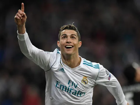 Bố HLV Lopetegui: 'Real khủng hoảng vì bán Ronaldo'