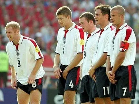 Bỏ qua đồng đội M.U, Rooney chỉ ra cầu thủ Anh hay nhất từng sát cánh