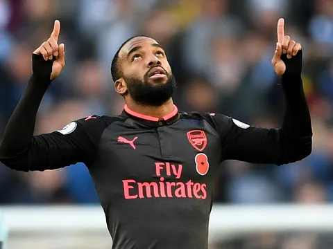 Bỏ qua NHA, Lacazette đặt mục tiêu vô địch Europa League