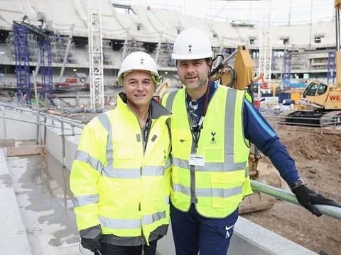 'Bộ sậu' Tottenham hớn hở đi thăm SVĐ White Hart Lane mới