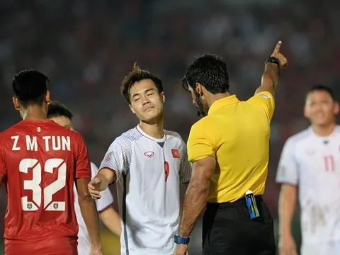 Bố Văn Toàn: 'Đá ở Myanmar nên trọng tài ưu ái chủ nhà'