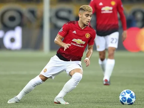 Bỗng dưng "mất tích", sao Brazil gửi thông điệp mạnh mẽ cho Mourinho