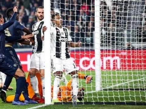 Bonucci hay Sandro đá phản lưới trận Juventus 1-2 Man Utd?