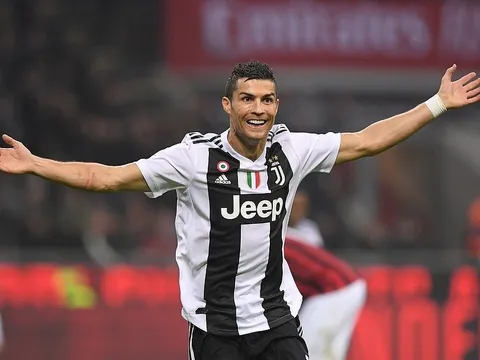 Buffon 2.0: "Tôi quá xấu hổ để nói chuyện với Ronaldo"