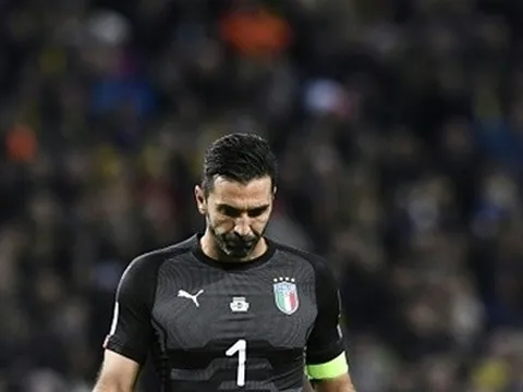Buffon cúi gằm mặt khi sắp lỗi hẹn với World Cup cuối cùng của sự nghiệp