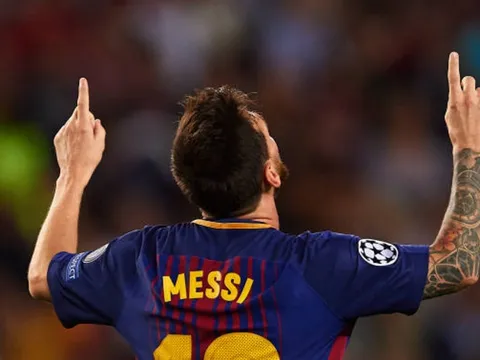 Buffon lại phải kiểm tra chất 'ngoài hành tinh' của Messi