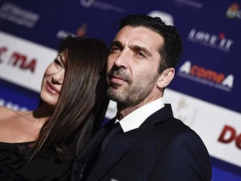 Buffon như minh tinh màn bạc trong ngày nhận giải "Cầu thủ xuất sắc nhất năm"