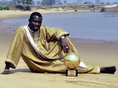 George Weah kể chuyện cuộc đời qua 10 bức ảnh