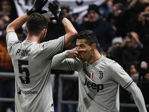 Các Juventini ngất ngây với pha ăn mừng của Ronaldo