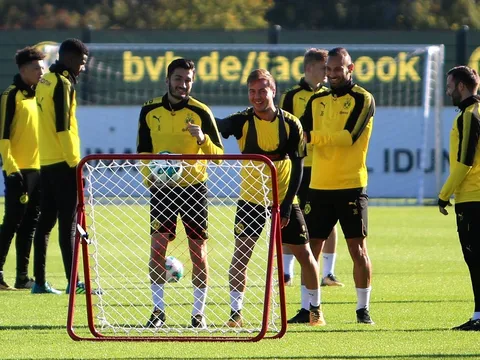 Các sao Dortmund vui vẻ trước khi 'chia tay' nhau