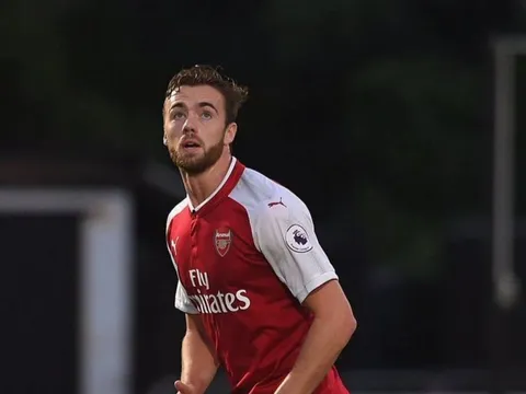 Calum Chambers tái xuất, đội trẻ Arsenal tiếp tục thăng hoa