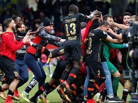 Cận cảnh Benevento ăn mừng như thể vô địch Serie A