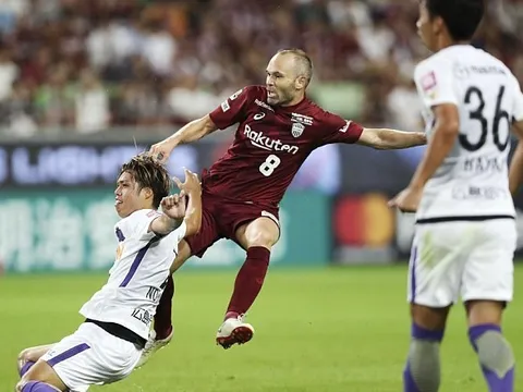 Cận cảnh pha làm bàn đẳng cấp của Andres Iniesta
