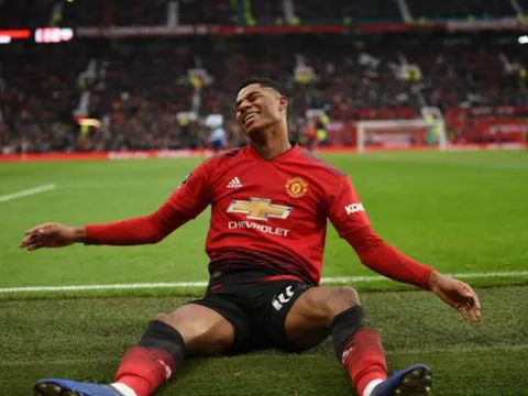 Cận cảnh pha 'tấu hài' cực mạnh của Rashford trong vòng cấm Reading