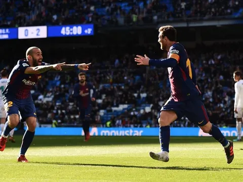CẬN CẢNH: Hạ sát Real, Messi ăn mừng tuột luôn cả giày