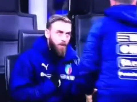 Cận cảnh De Rossi nổi điên với Ventura bên ngoài đường biên