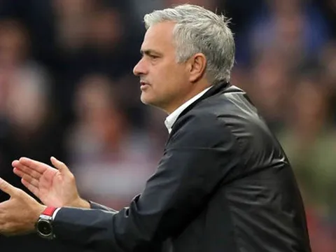 Cận thần Sir Alex nói điều bất ngờ về khả năng thay Mourinho dẫn dắt MU