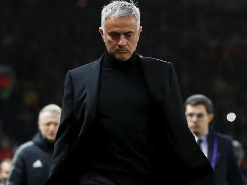 Mourinho giải thích lí do không dùng quyền thay đổi người