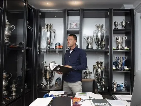 "Mourinho từng làm nhục tôi, dọa mua trung vệ 50 triệu bảng thay thế"