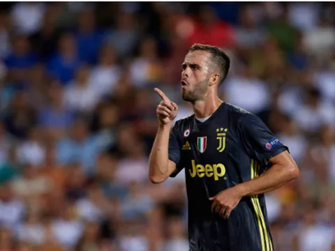 4 "nút thắt" Valencia 0-2 Juventus: "Trung tâm của vũ trụ" Pjanic