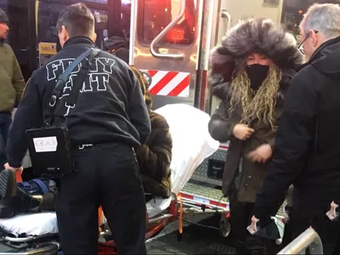 Thư giãn tại Mỹ, Pique 'bỗng dưng buồn' vì mẹ nhập viện