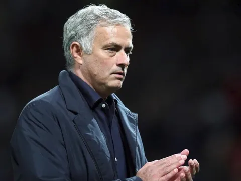 Mourinho: "Lúc này, cậu ấy là cầu thủ không thể đụng đến của United"
