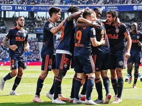 Valencia thực hiện 8 thay đổi, quyết 'hạ bệ' Mourinho