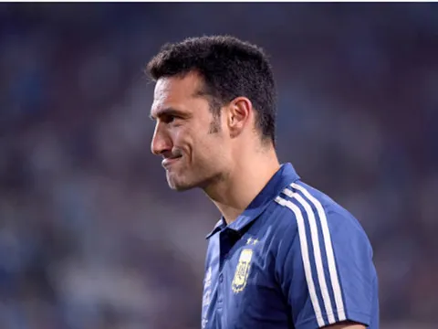 Lionel Scaloni thẫn thờ vì "chân gỗ" Mauro Icardi