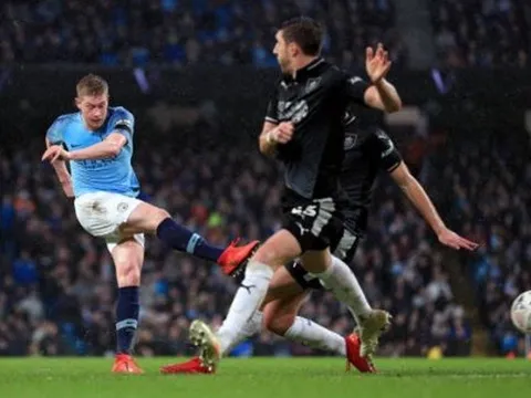 Sút xa sấm sét, kiến tạo tuyệt vời; De Bruyne giúp Man City "bắn hạ" Burnley