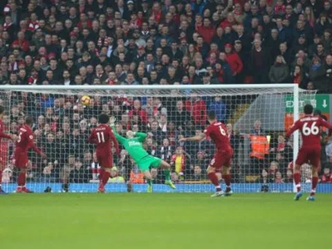 Mọi người nín thở với cú sút này của Lovren