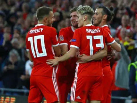 Ryan Giggs trầm ngâm dù đội nhà giành thắng lợi giòn giã