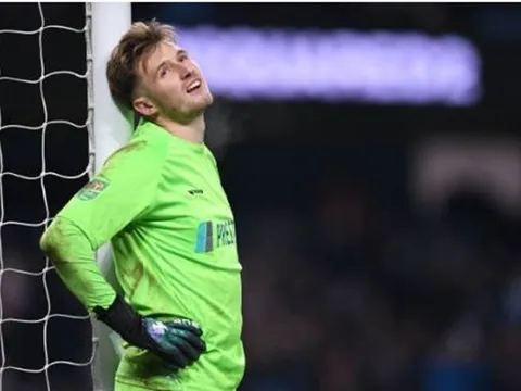 Đây có phải là cầu thủ thê thảm nhất trong trận đấu giữa Man City và Burton?