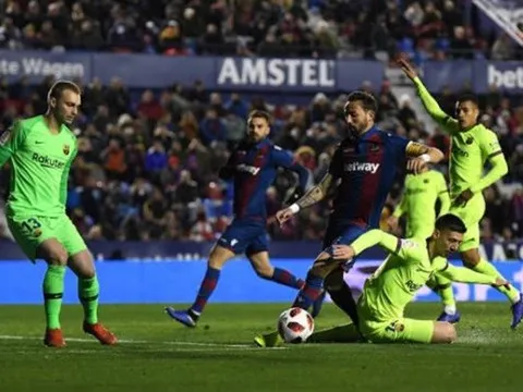 3 điều rút ra Levante 2-1 Barcelona: Phương án B tệ hại, "hàng dỏm" Malcom