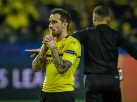 Alcacer "tắt điện" trước nhà cựu á quân Champions League