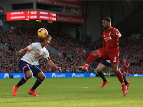 Hàng thủ Bournemouth biến thành "trò hề" sau pha bóng của Wijnaldum