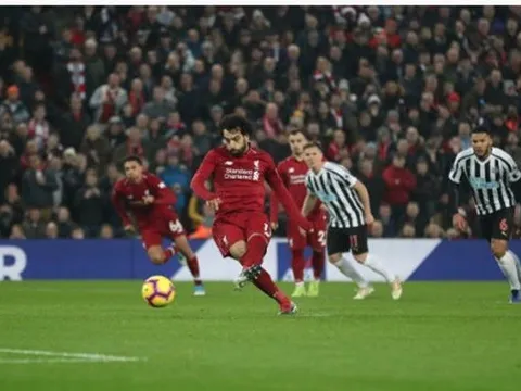 Song tấu "Messi" tỏa sáng, Liverpool chào đón Benitez bằng cơn mưa bàn thắng